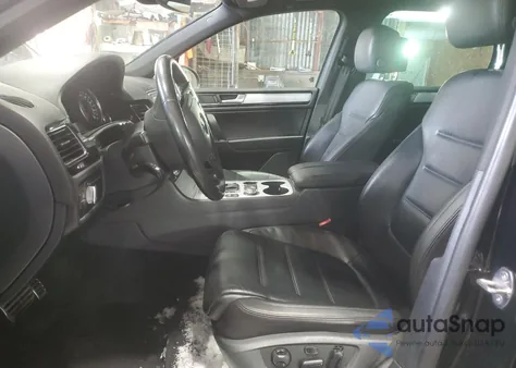 2017 Volkswagen Touareg Wolfsburg z USA, uszkodzony, nr VIN WVGRF7BP4HD000477